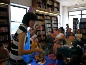 Read more about the article Chinese Musical Story-telling Sessions at Bank Street Bookstore & W 115th Street NY Public Library_July 2013